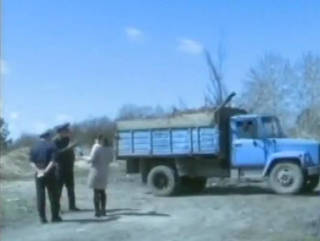 В Семее задержан водитель грузовой автомашины ГАЗ-53, который сгружал мусор в неположенном месте
