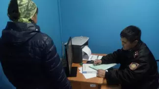Астанчанку за курение у подъезда дома арестовали на двое суток
