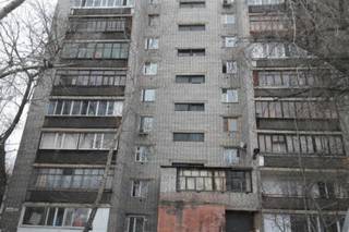 Семейчане в течение двух месяцев ждут ремонта окон после взрывов на Иртыше