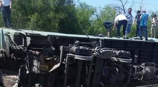 Один человек погиб и трое пострадали в крушении поезда из Астаны (ВИДЕО)