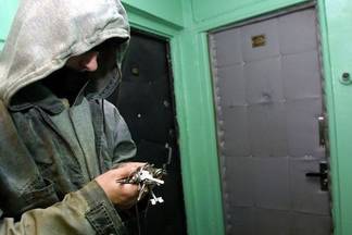 Квартирного вора в дежурные сутки задержали в Семее
