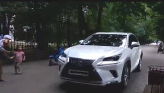 В Алматы просят строго наказать автолюбительницу, которая гоняла по тротуару