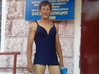 Мужчину в женском купальнике задержали на набережной Семея