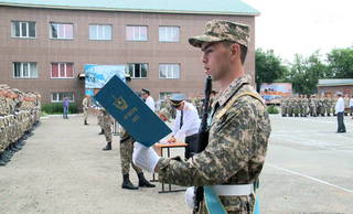 Студенты военной кафедры КазГЮИУ приняли присягу
