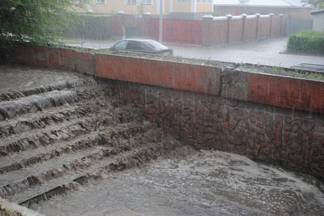 Сильный ливень вчера затопил Семей