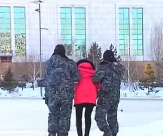 34-летняя женщина пыталась покончить с собой у здания Верховного суда в Астане