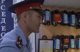 В Алматы объявили охоту на торговцев крадеными автозеркалами