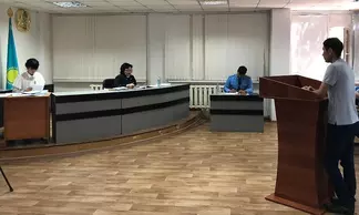 Астанчанина арестовали на сутки за брошенную на землю шелуху от семечек