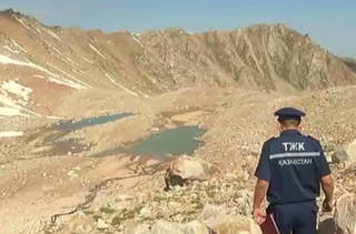 Спасатели опустошили моренные озера вблизи Алматы