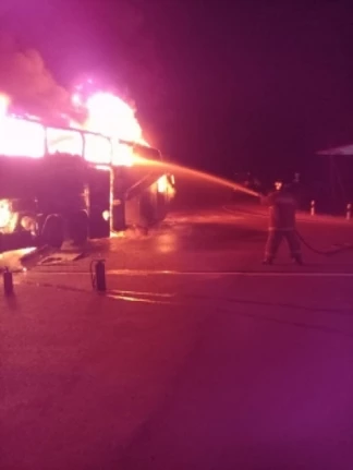 На трассе в Алтайском крае сгорел дотла автобус, следовавший из Семея в Новосибирск