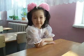 Школьница из Семея произносит слова и целые предложения задом наперед