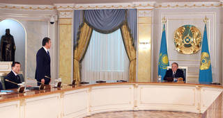 Президент Казахстана официально представил нового главу своей администрации