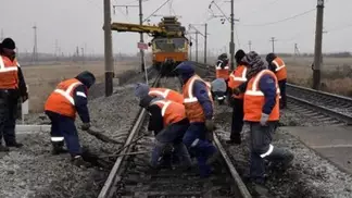 Железнодорожникам Семея доплатят за работу в сложных погодных условиях