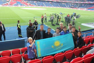 Воспитанники детского дома города Семей посетили матч «Пари-Сен-Жермен» во Франции