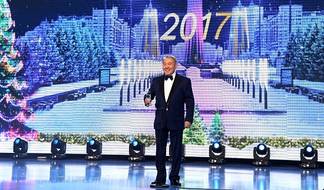 Президент Казахстана посетил благотворительный новогодний бал