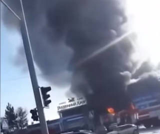 Пожар произошёл на крупном рынке в Алматы
