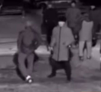 В Актобе группа молодых людей жестоко избила мужчину прямо у подъезда