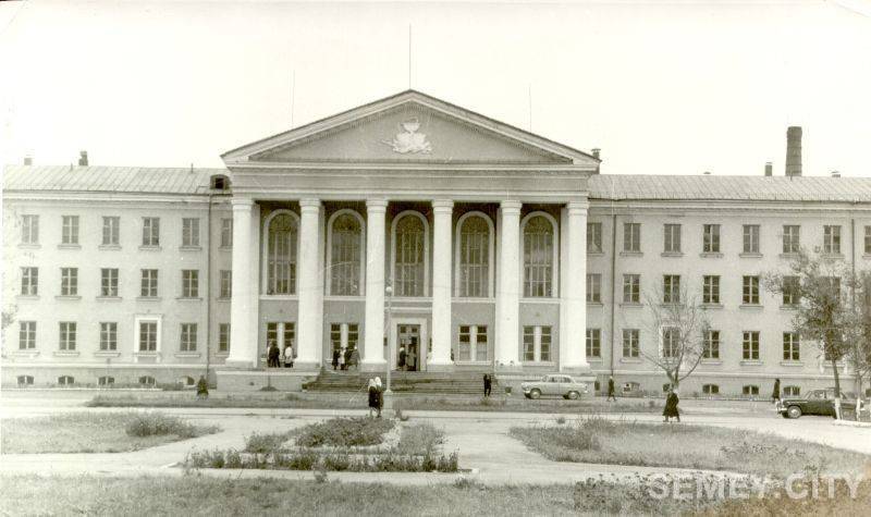 Медицинский институт в Семипалатинске (г. Семей)