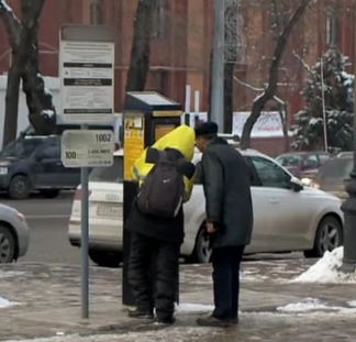 Борьба за место. В Алматы продолжает процветать парковочный произвол