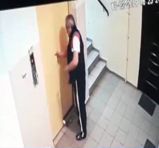 Алматинец разбился насмерть, упав в шахту лифта