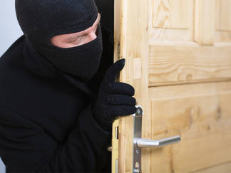 Полицейские Семея задержали вора, который обворовал кладовки в многоквартирных домах