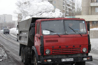 В Семее вывоз снега будут отслеживать при помощи GPS