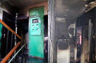 Трех человек, заблокированных в горящей квартире, спасли в Семее