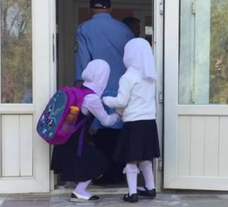 Ношение платков: как решают проблему в школах Семея