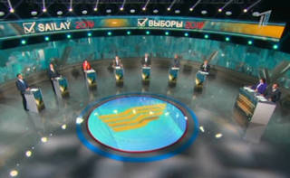 С камчой и в чапане: первые в истории дебаты кандидатов в Президенты прошли в Казахстане