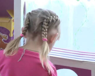 Не отдавайте маме! Волонтеры спасли 4-летнюю избитую девочку