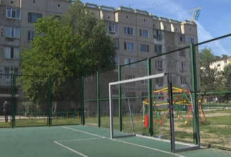 В Костанае скончался подросток, на которого упали железные ворота