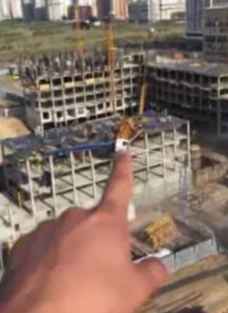 Падение башенного крана в столице расследует комиссия