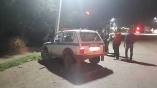 Уволен полицейский, врезавшийся в столб на служебном авто
