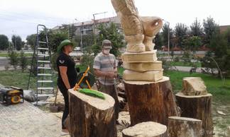 Пеньки в Семее превращаются в изящные скульптуры