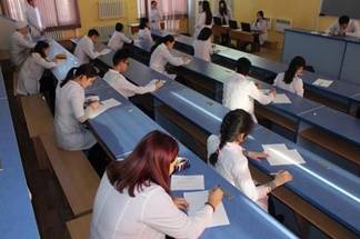 Иностранным студентам медвуза Семея выдали дипломы с ошибками
