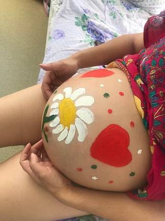 В Семее животы будущих мам стали холстами для живописи