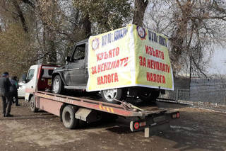 За долги у автовладельца из Алматы изъяли «Гелендваген»