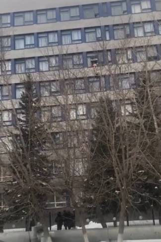 Студент выпрыгнул из окна шестого этажа университета в Кокшетау