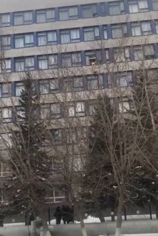 Студент выпрыгнул из окна шестого этажа университета в Кокшетау