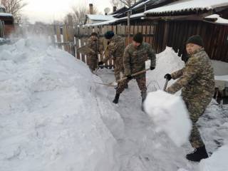 Военнослужащие регионального командования «Восток» поддержали челлендж «BizBirgemiz»