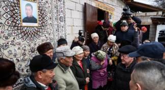 Бердибек Сапарбаев посетил семью погибшего в Кордае Дархана Абдрахыма