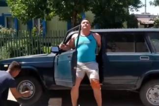 «Этот чувак как танк»: силач из Семея поразил американцев