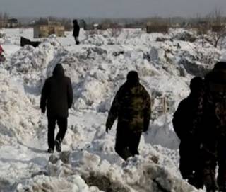 Снежный полигон грозит поглотить дачный массив в Семее