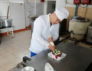 Осужденный за убийство кондитер испек торт для онкобольных Семея