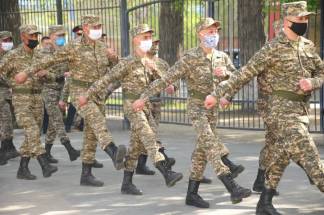 Военные на страже покоя семейчан