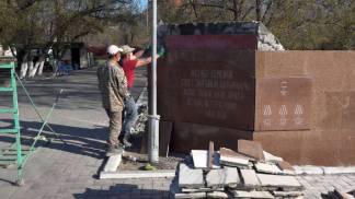 Сквер Победы благоустраивают в Семее