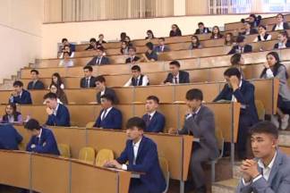 Даже не пытайтесь! На год лишат права сдавать ЕНТ за шпаргалки или найденный телефон