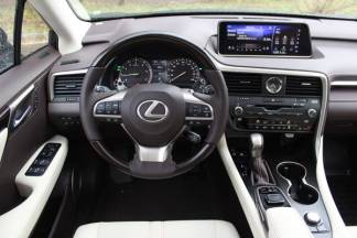 В Семее мошенник завладел чужим автомобилем «Lexus» и обменял его