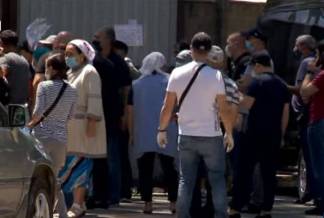 Очередь в морге. Десятки людей не могут забрать тела умерших родственников