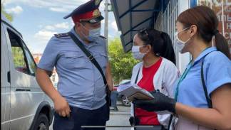 В Семее безбилетный пассажир автобуса с топором напал на контролёра